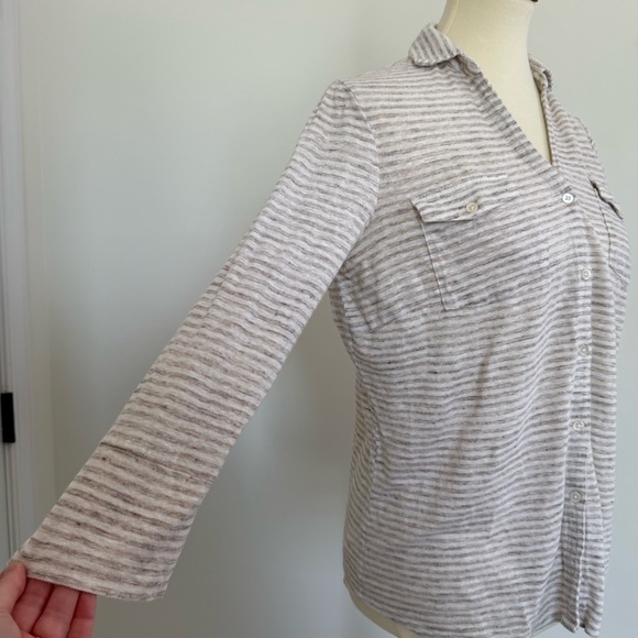 J McLaughlin Stripe Button Blouse Size Medium - Picture 6 of 13